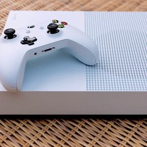 RARE XBOX ONE S ALL-DIGITAL EDITION 1tb WITH GAMES